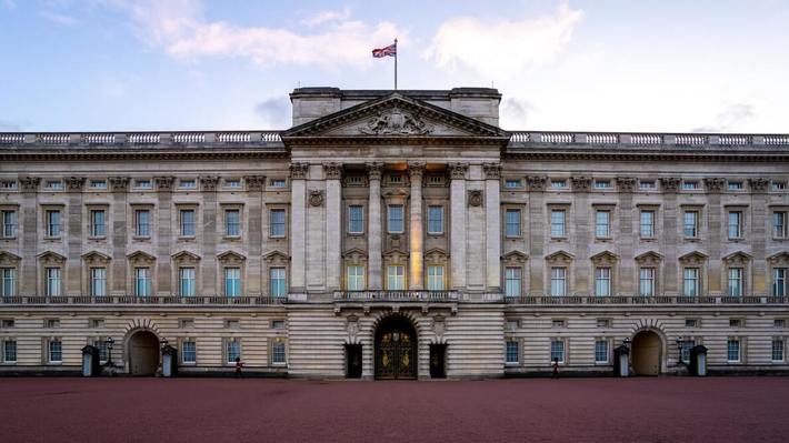 MMU Buckingham Palace 