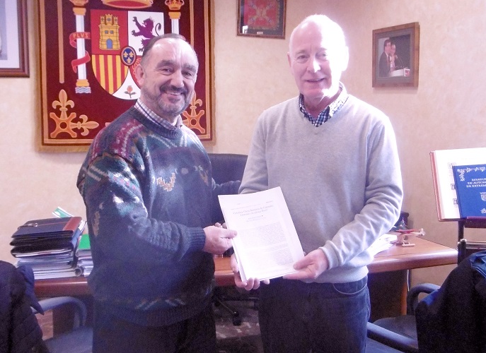 Karl McLaughlin (right) hands over published evidence to Llerena mayor Valentín Cortés